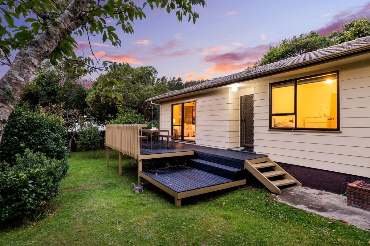 6 Japonica Crescent, Ranui, Porirua - Carousel 1