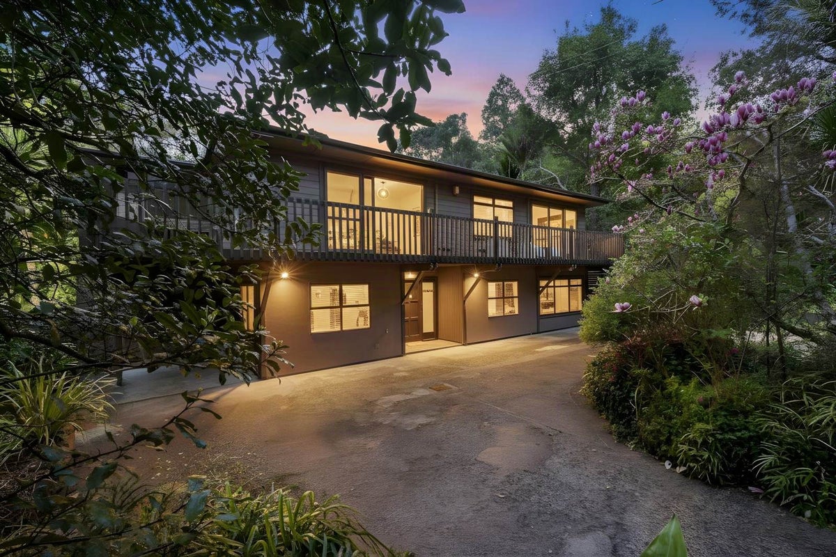 164 Woodlands Park Road, Titirangi, Auckland - Carousel 2