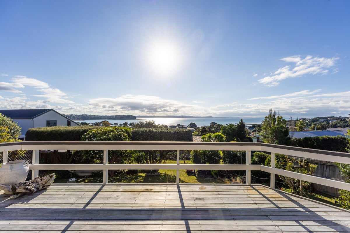 952B Whangaparaoa Road, Manly, Whangaparaoa - Carousel 1
