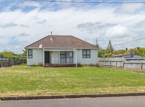 1 Gladstone Street, Foxton, Foxton - Carousel 14
