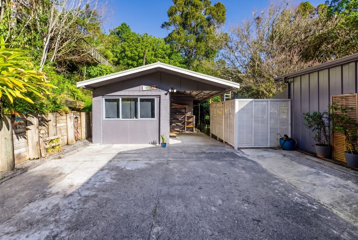 403 Titirangi Road, Titirangi, Auckland - Carousel 24