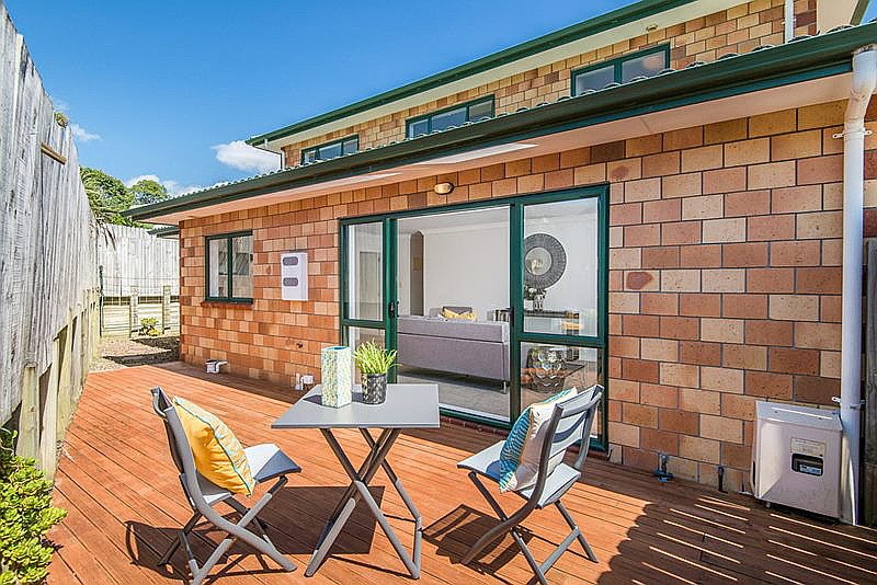 17 Ballymore Drive, Pinehill, Auckland - Carousel 1