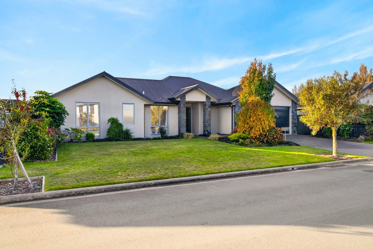 6 Te Whenu Crescent, Marshland, Christchurch - Carousel 1