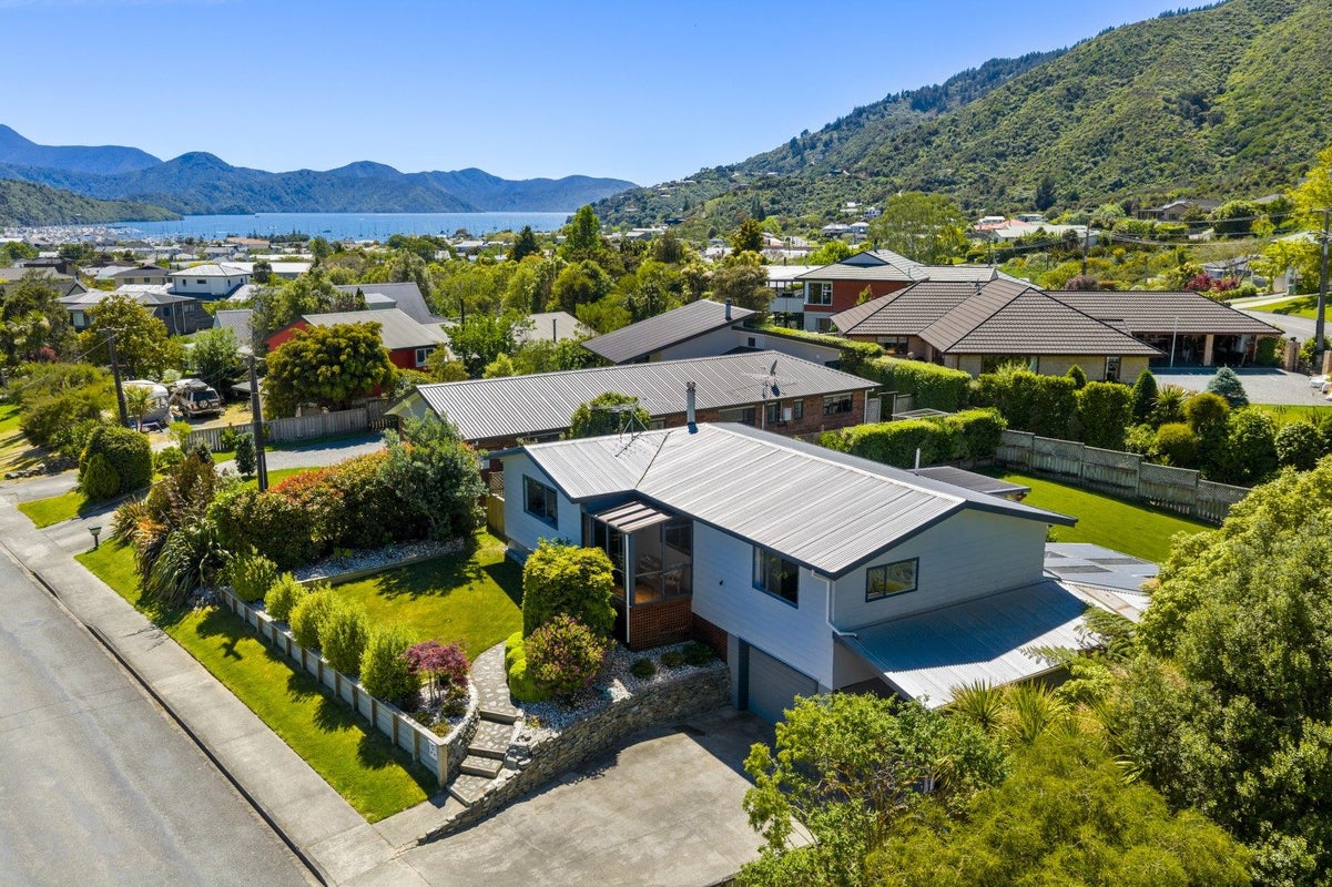17 Boons Valley Road, Waikawa, Picton - Carousel 1