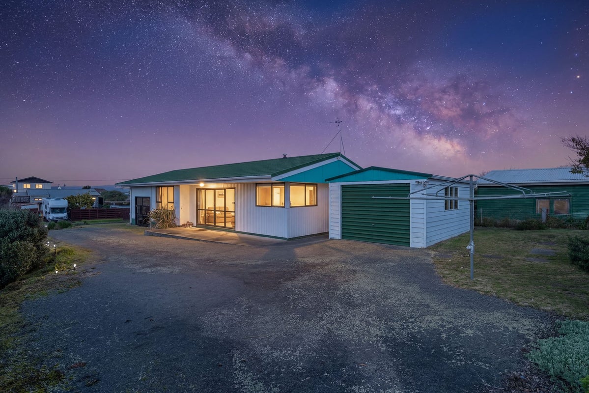 6 Warren Street, Foxton Beach, Foxton - Carousel 2