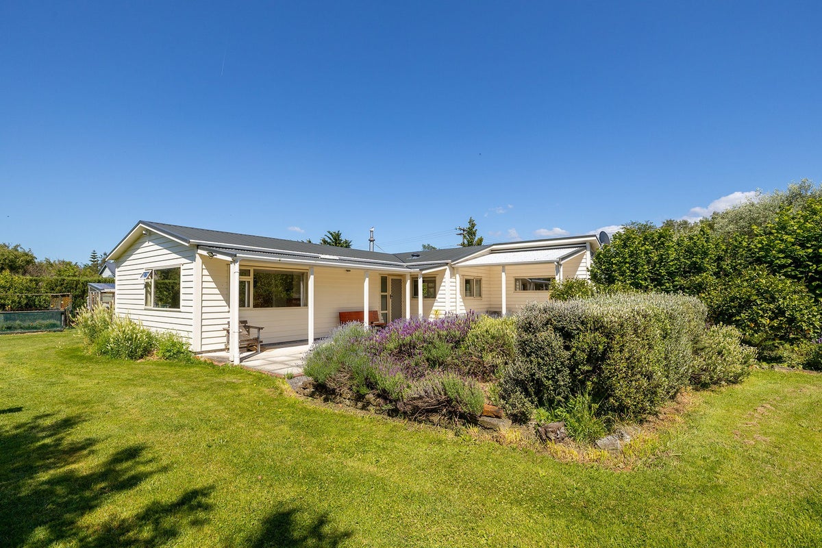 9 Donald Street, Featherston, Featherston - Carousel 2