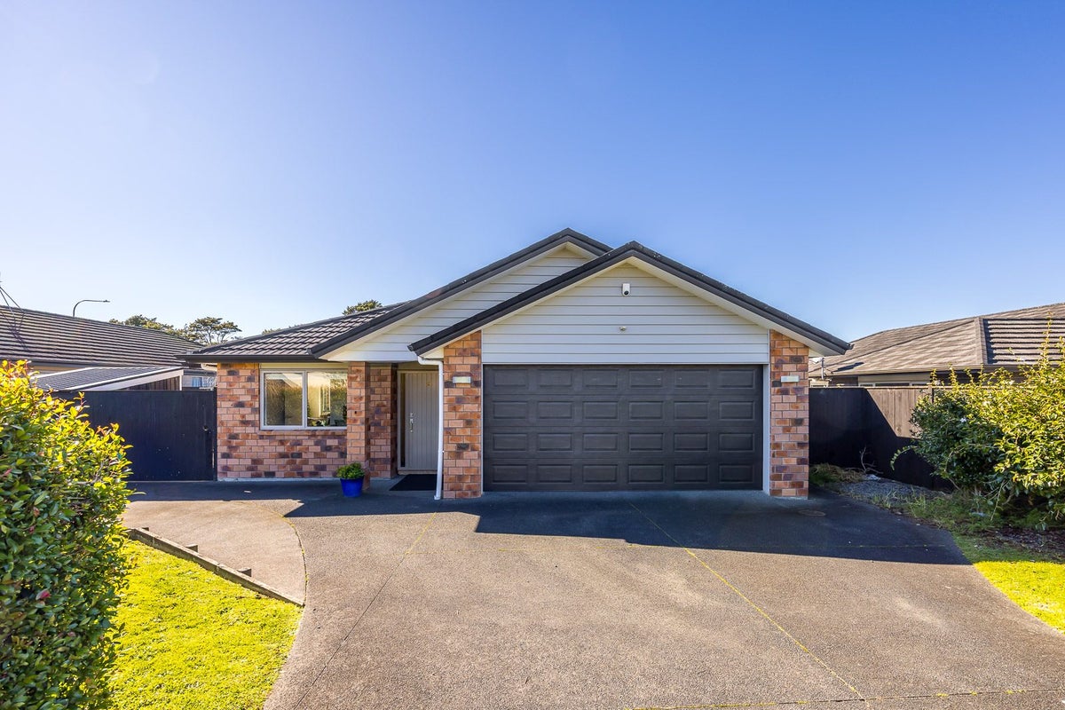 22 Cooladerry Place, Rosehill, Papakura - Carousel 1