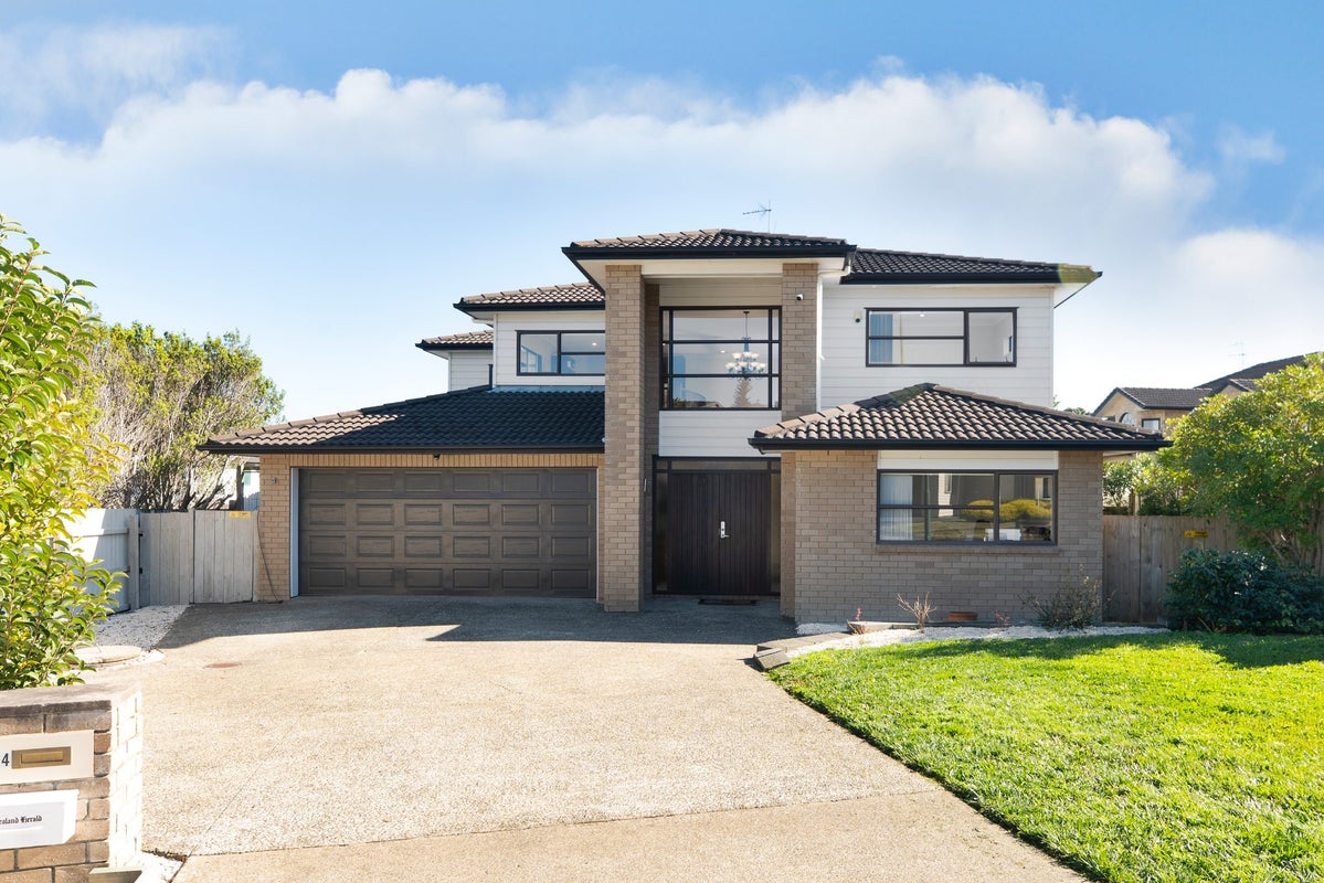 4 Melmore Place, Pinehill, Auckland - Carousel 1