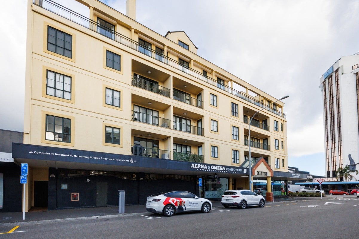 624/6A Queen Street, Palmerston North, Palmerston North - Carousel 1