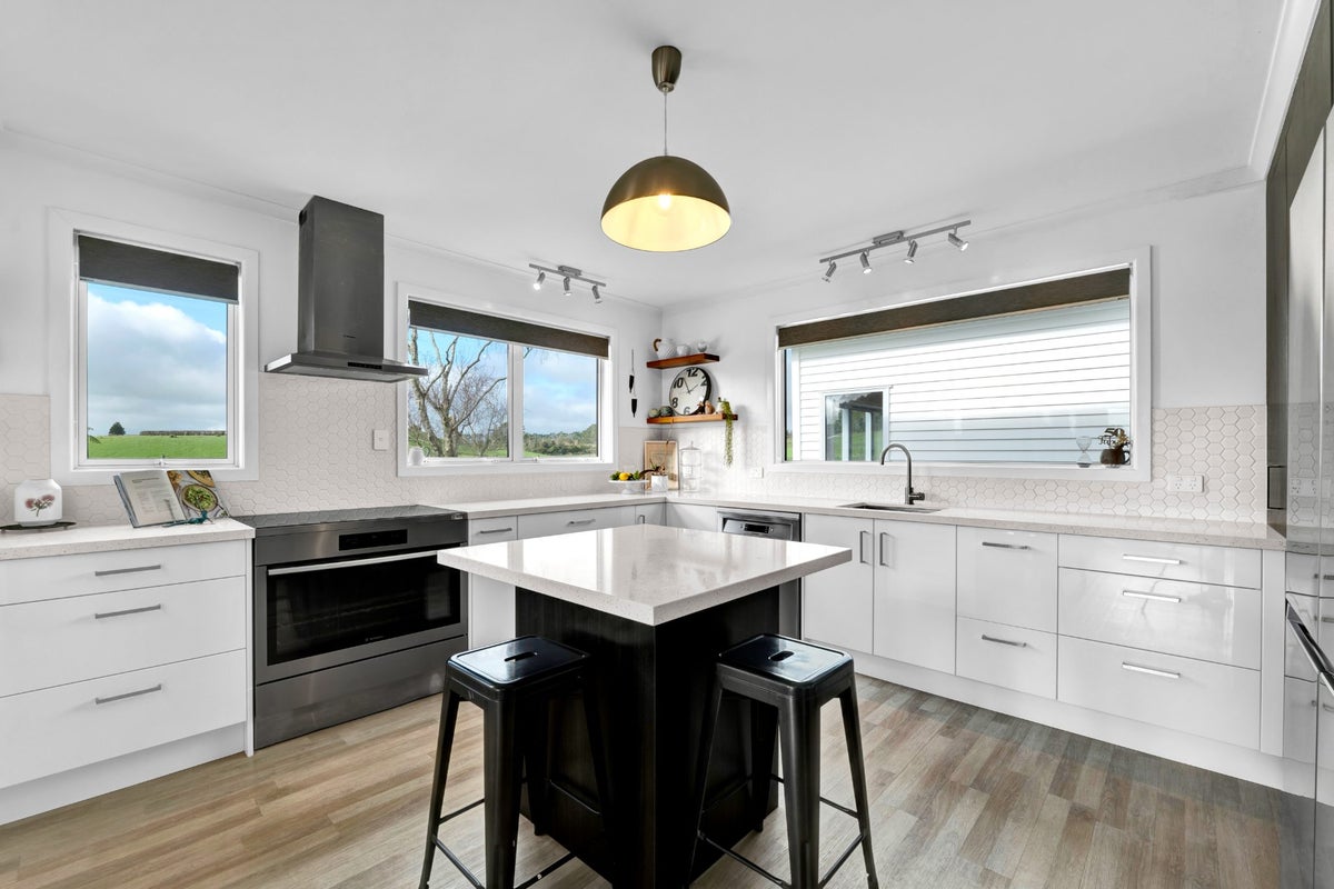 71 Hursthouse Road, Tarurutangi, New Plymouth - Carousel 2