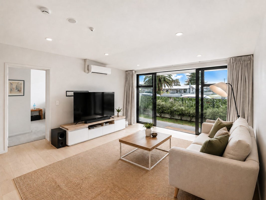 2/388 Hibiscus Coast Highway, Orewa, Rodney, Auckland - Carousel 1