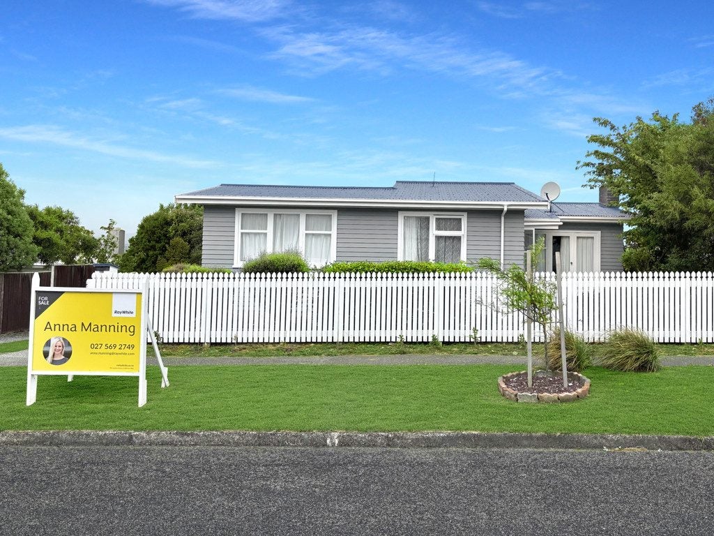 318 Maungaraki Road, Maungaraki, Lower Hutt - Carousel 1