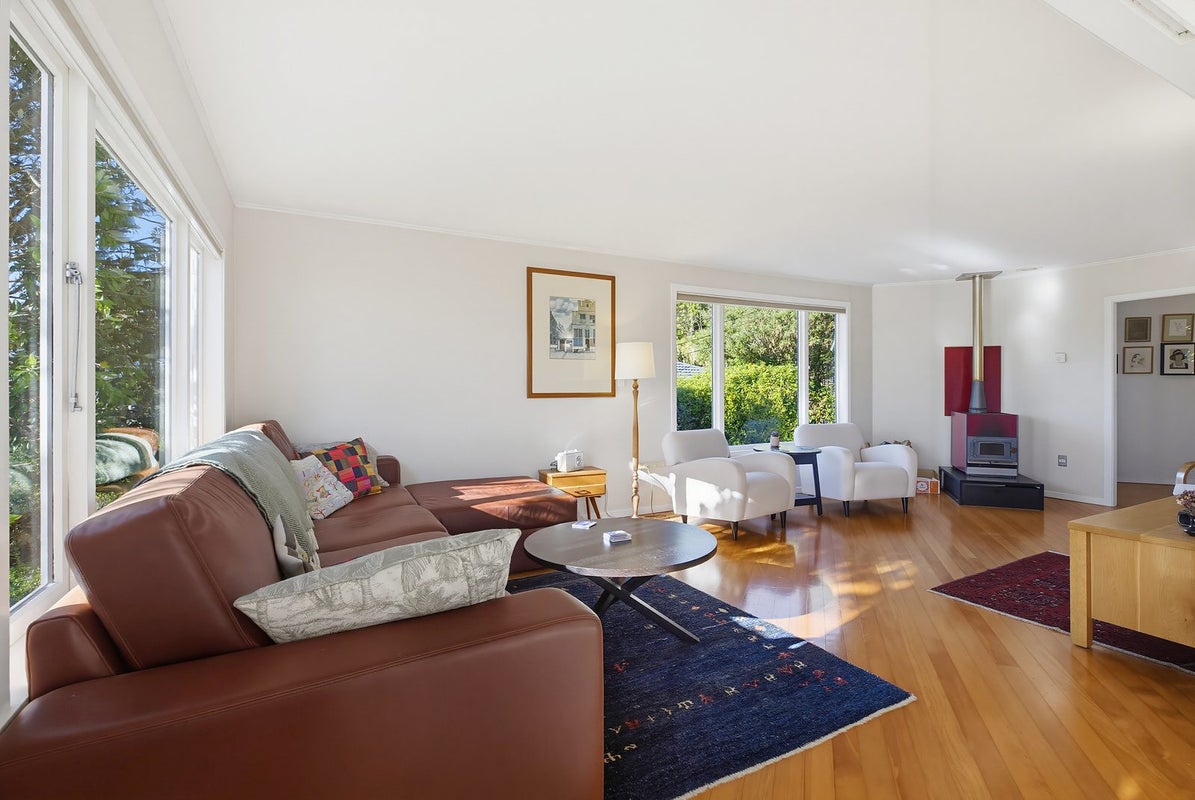 15 Wrights Hill Road, Karori, Wellington - Carousel 2