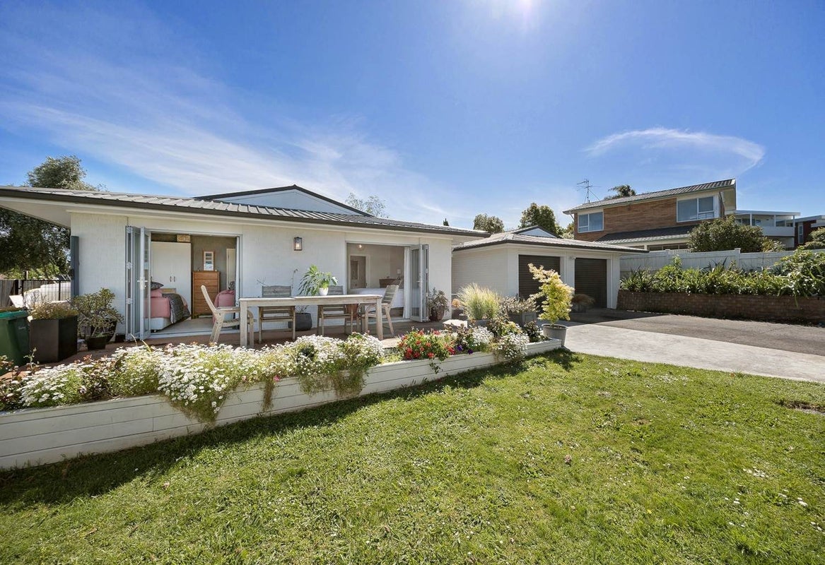 33 Luton Avenue, Sunnyhills, Auckland - Carousel 2