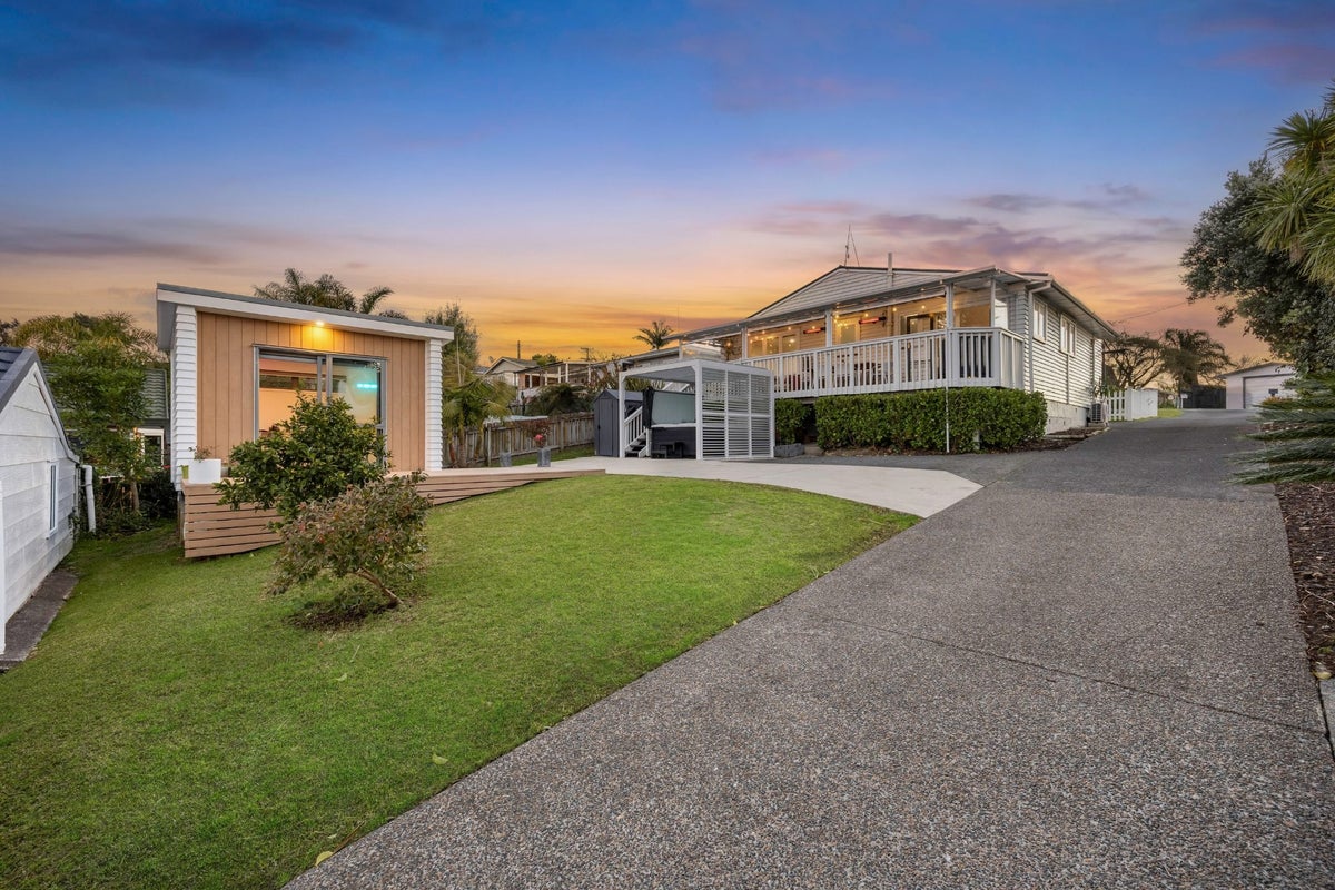 1/4 Ambler Avenue, Glen Eden, Auckland - Carousel 1