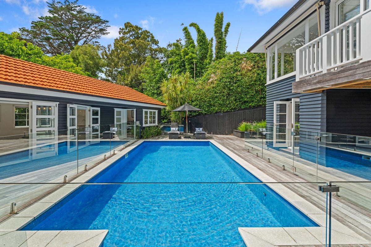 35 Tahapa Crescent, Meadowbank, Auckland - Carousel 1