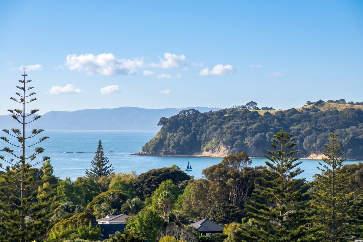 772 Whangaparaoa Road, Manly, Whangaparaoa - Carousel 1