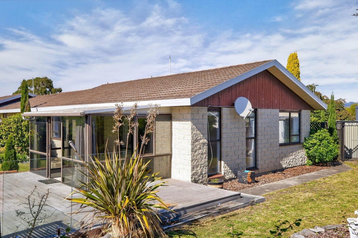 2/70 Marlow Road, Aranui, Christchurch - Carousel 1