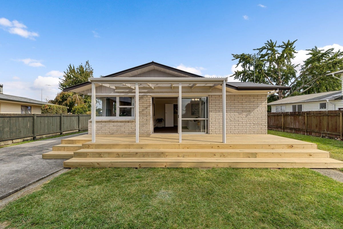 194 Totara Drive, Pukete, Hamilton - Carousel 1