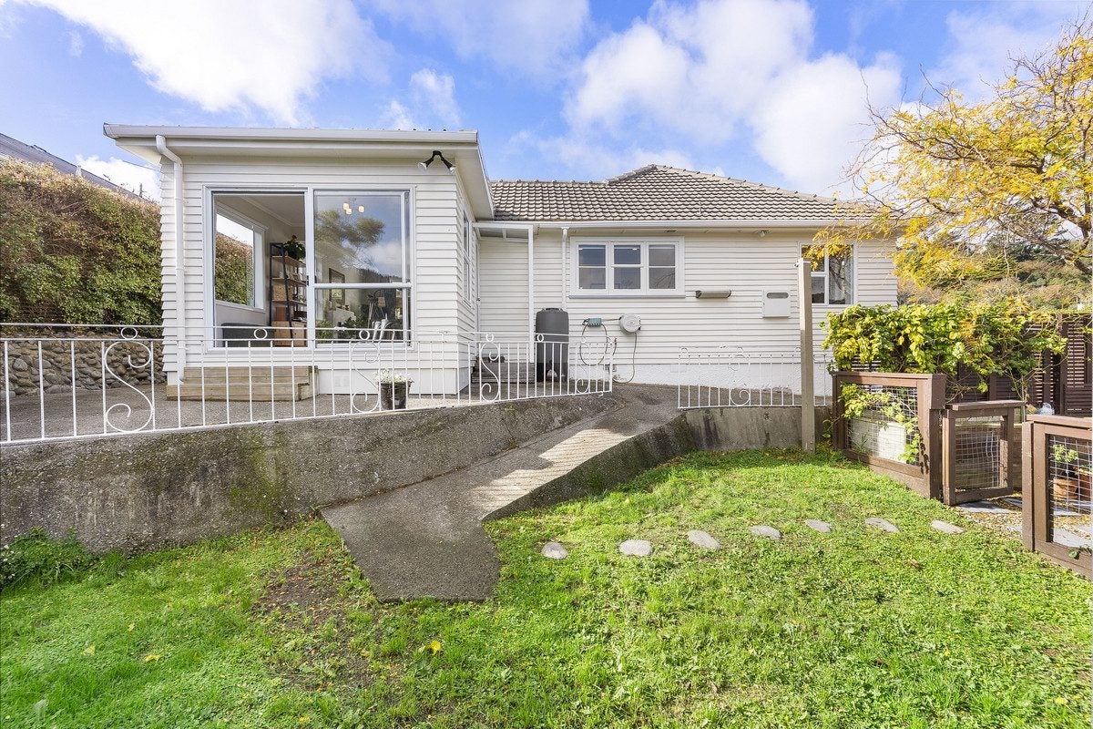21 Cecil Road, Tawa, Wellington - Carousel 1
