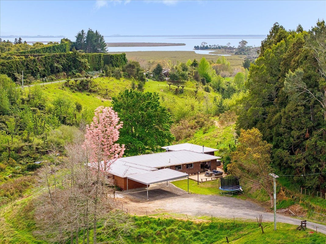 1538 State Highway 2, Whakamarama, Katikati - Carousel 2