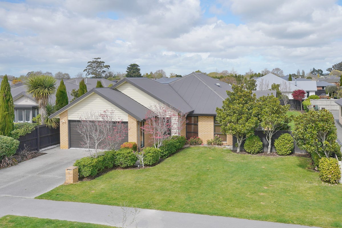 34 Heathridge Place, Lincoln, Lincoln - Carousel 1