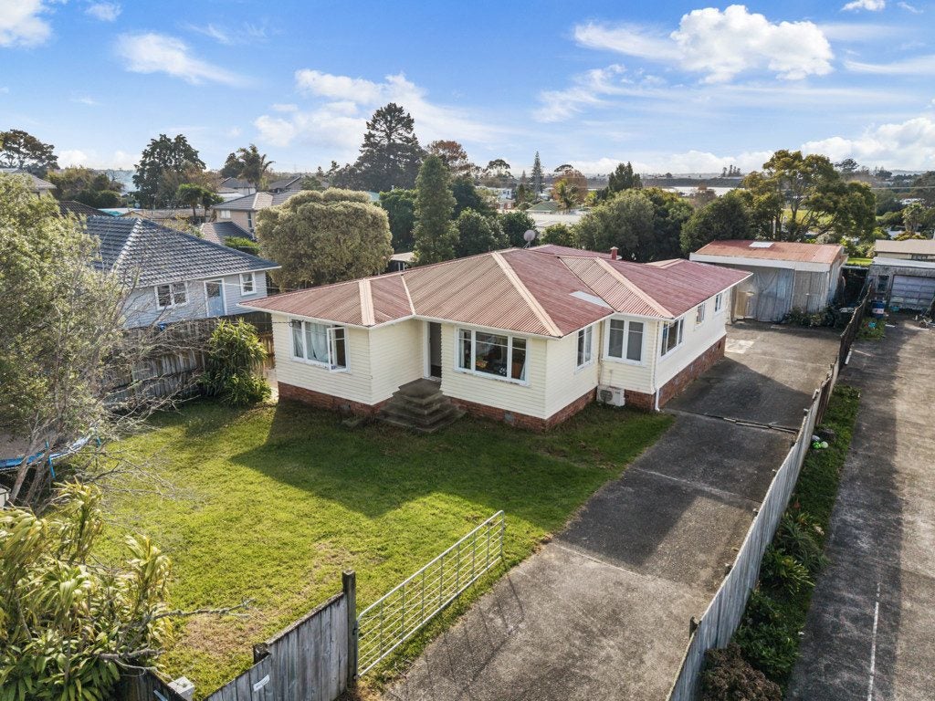 16 Beaubank Road, Kelston, Auckland - Carousel 1