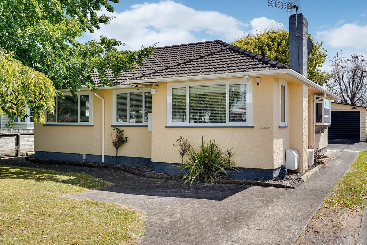 18 Puriri St, Nawton, Hamilton - Carousel 1