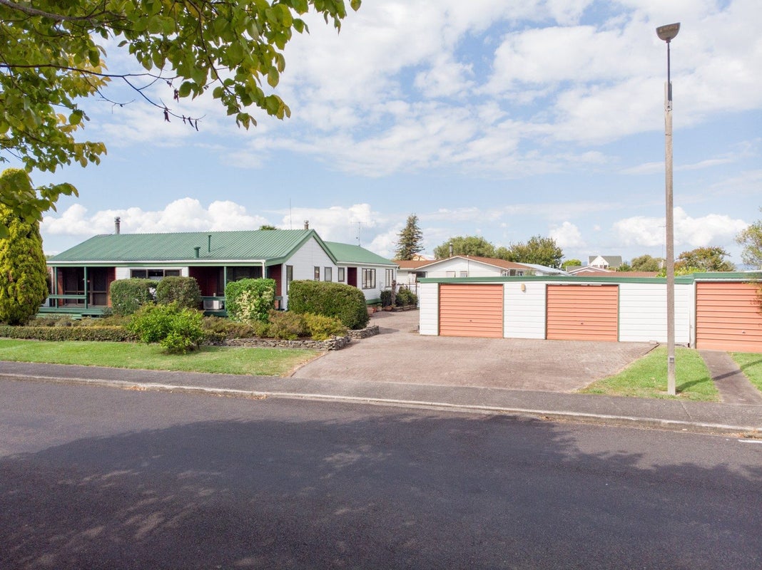 2 Hale Place, Ngatea, Ngatea - Carousel 1