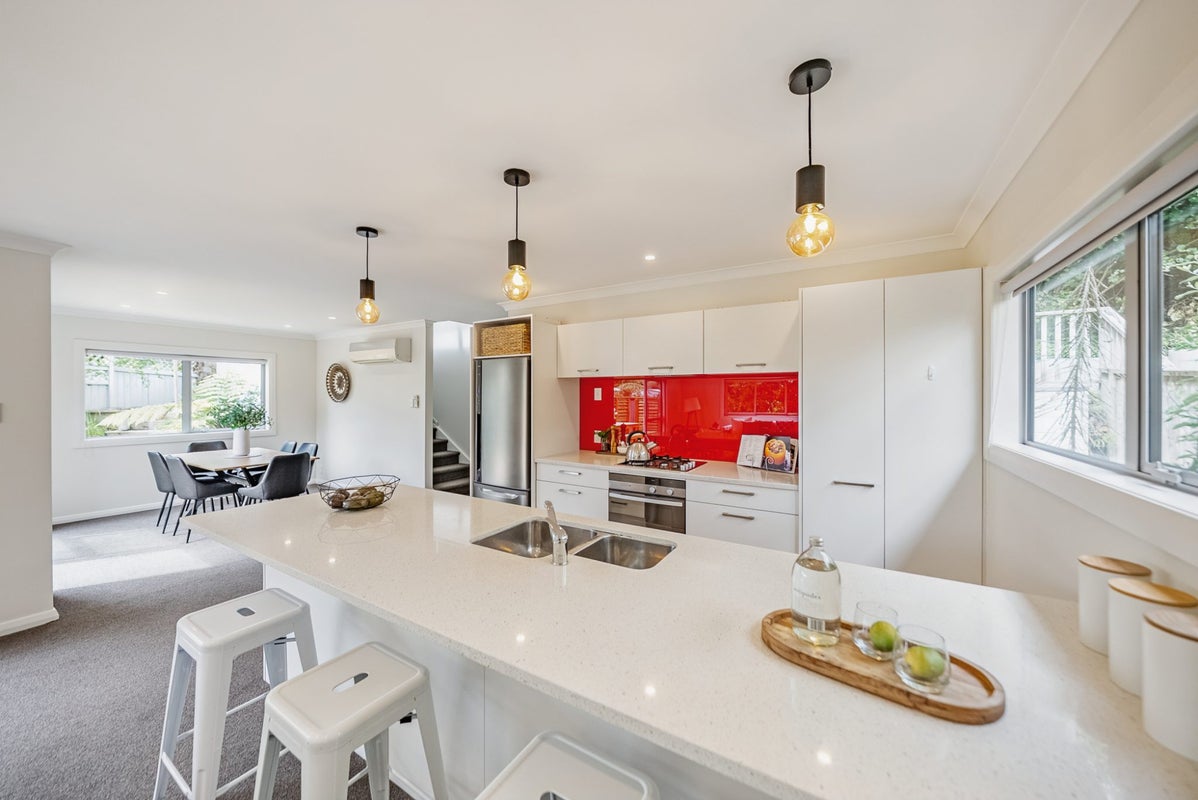 26 FLERS ST, Karori, Wellington - Carousel 2