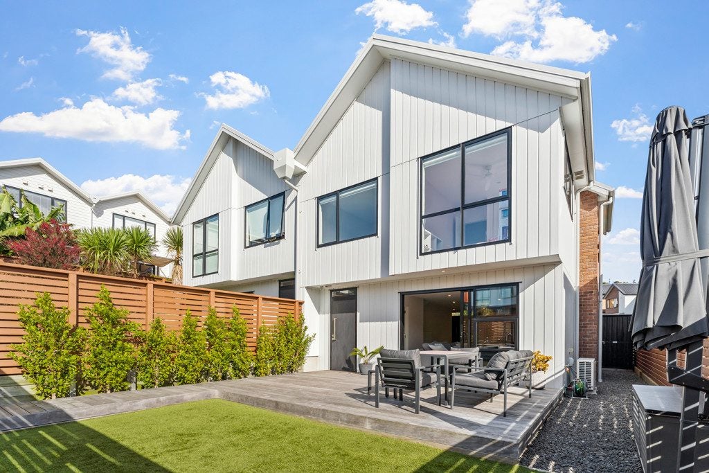 10 Orca Drive, Stanmore Bay, Whangaparaoa - Carousel 1