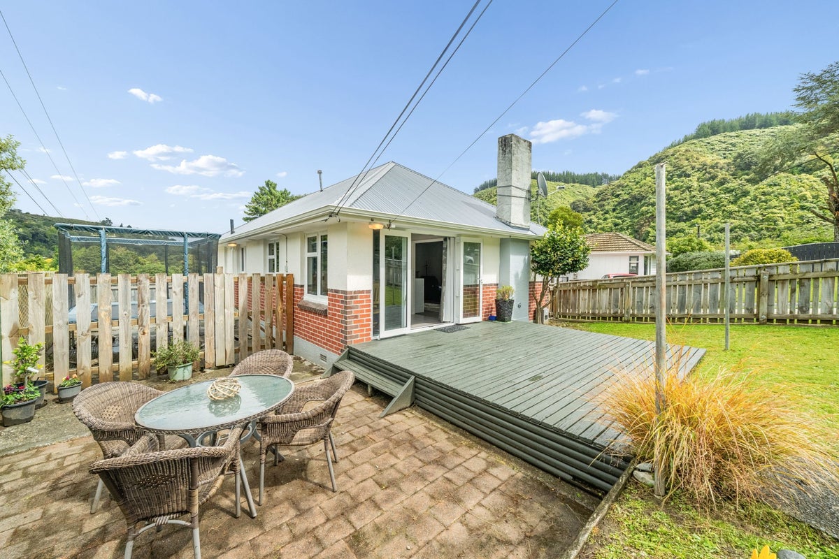 22 Gillespies Road, Birchville, Upper Hutt - Carousel 2