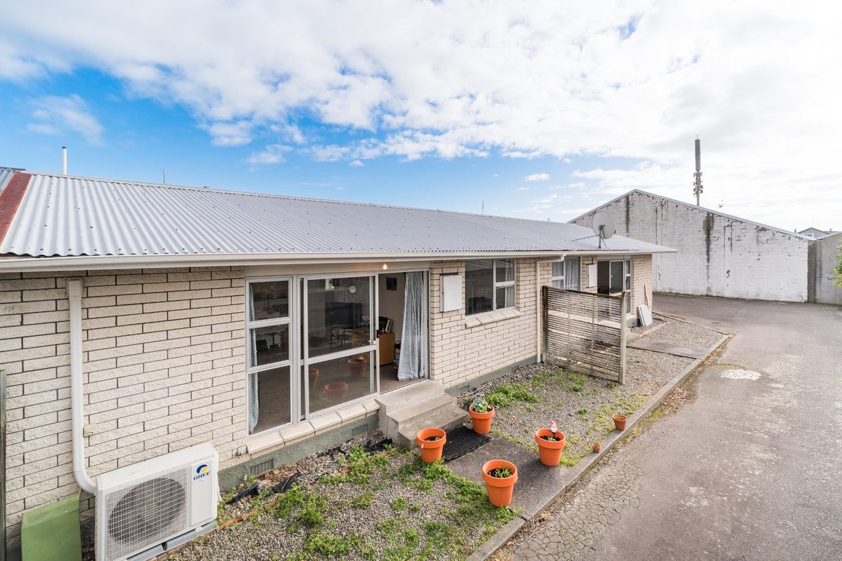 23/135 Ferguson Street, West End, Palmerston North - Carousel 1