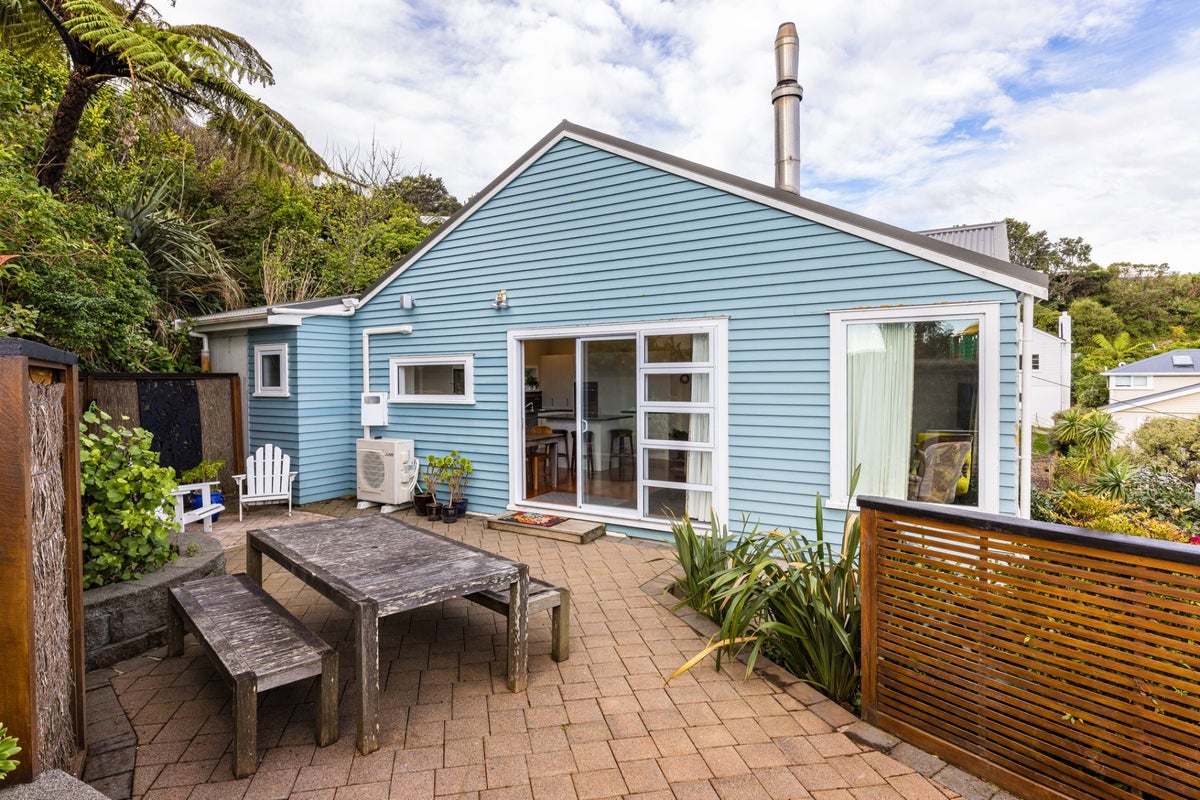 33A Nevay Road, Miramar, Wellington - Carousel 1