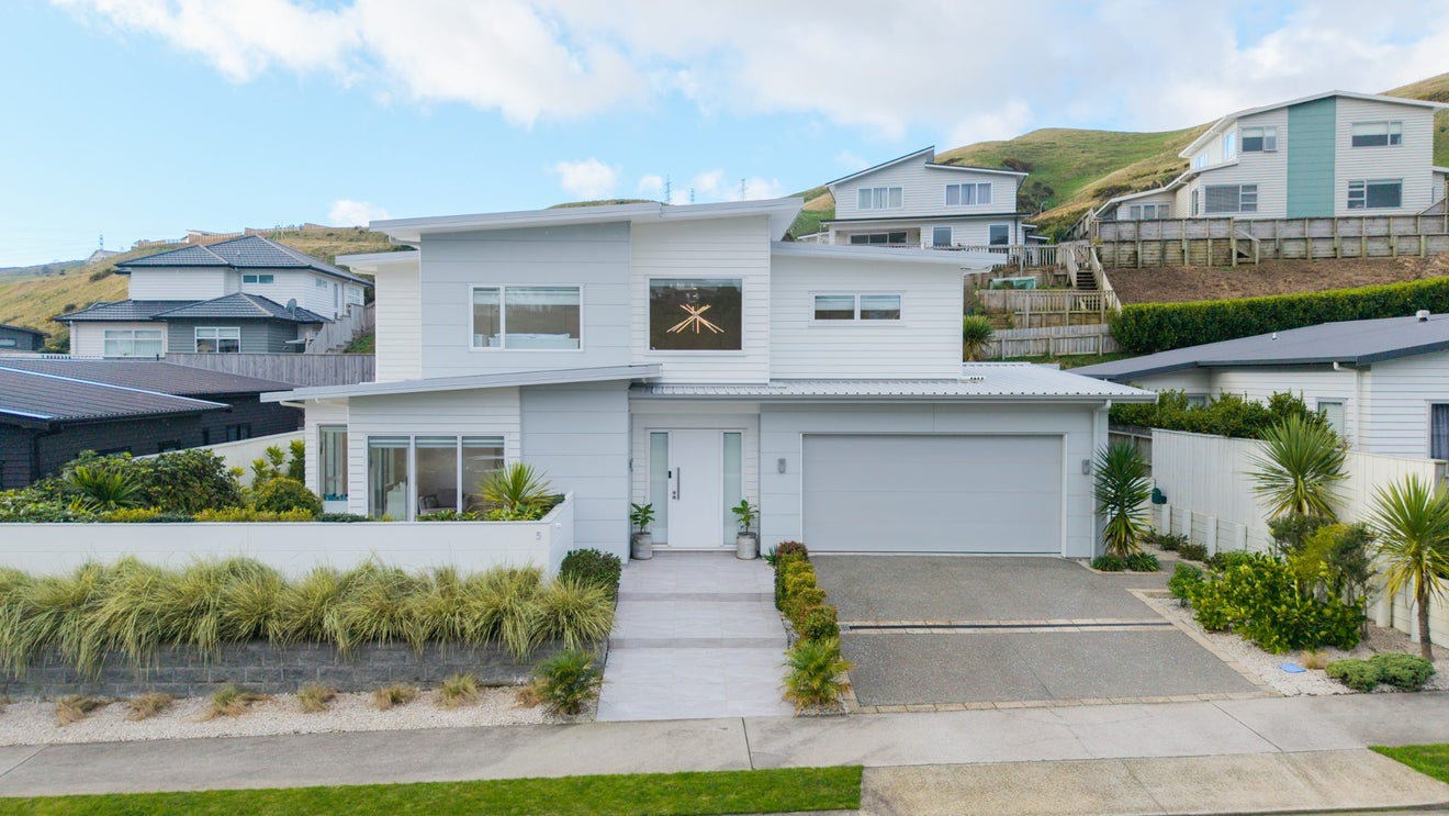 5 Farnworth Tce, Churton Park, Wellington - Carousel 1