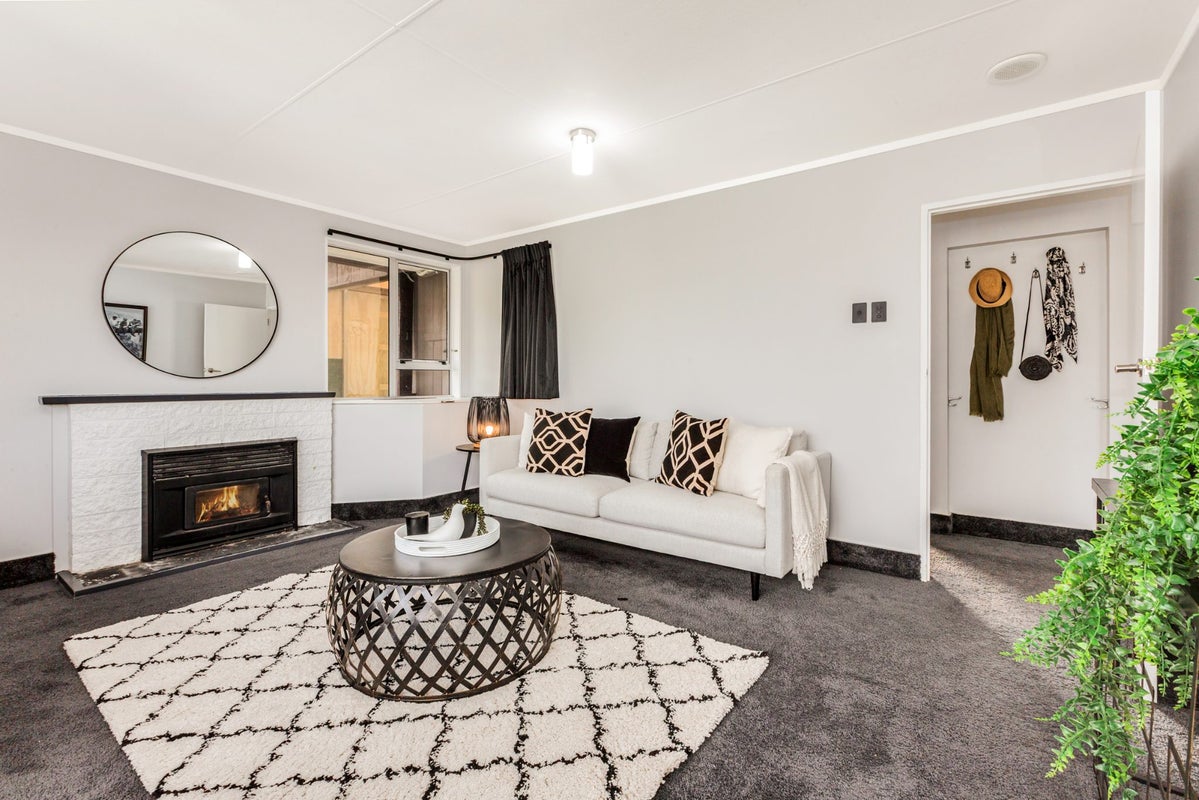 13 Sombrero View, Ascot Park, Porirua - Carousel 2
