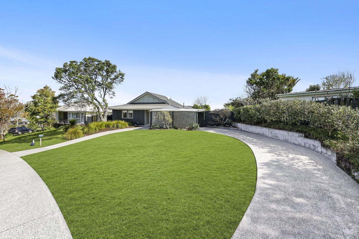 25 Finnerty Avenue, Howick, Auckland - Carousel 31