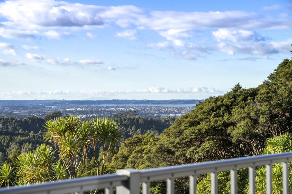 27 Tui Crescent, Waiatarua, Auckland - Carousel 2