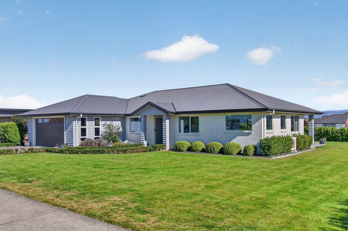10 Coralie Place, Lansdowne, Masterton - Carousel 1
