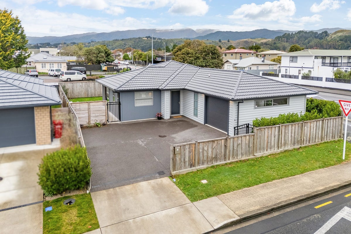 2A Golders Road, Elderslea, Upper Hutt - Carousel 1