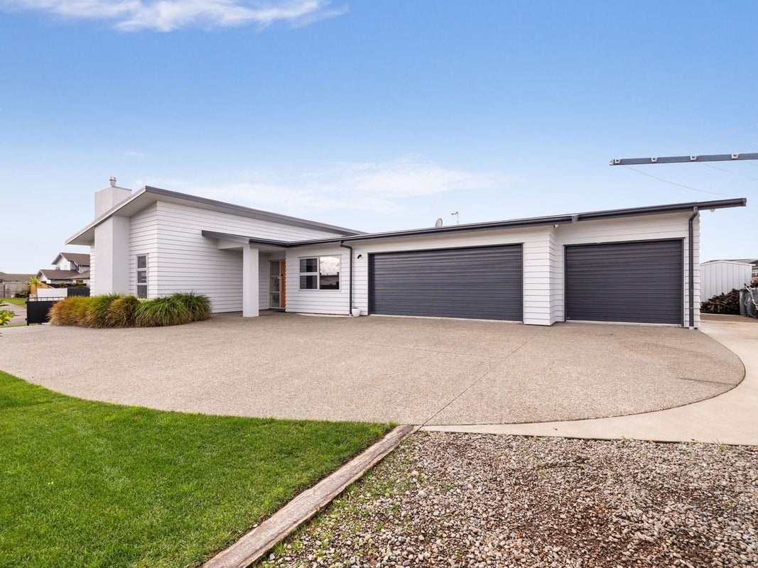 20 Rosalie Terrace, Kelvin Grove, Palmerston North - Carousel 1