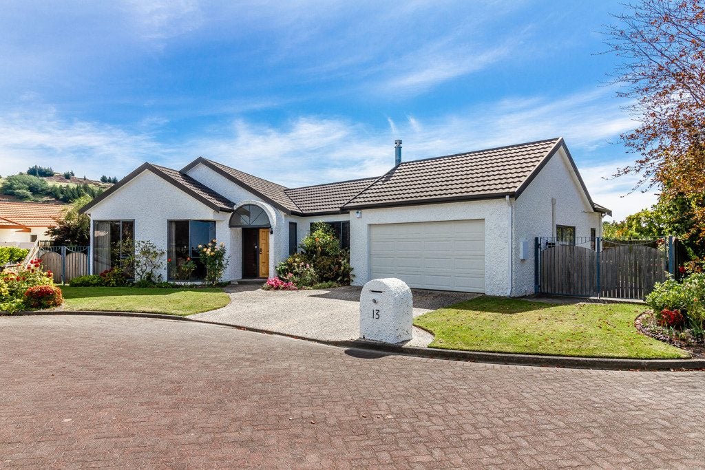 13 Bishops Close, Greenmeadows, Napier - Carousel 1