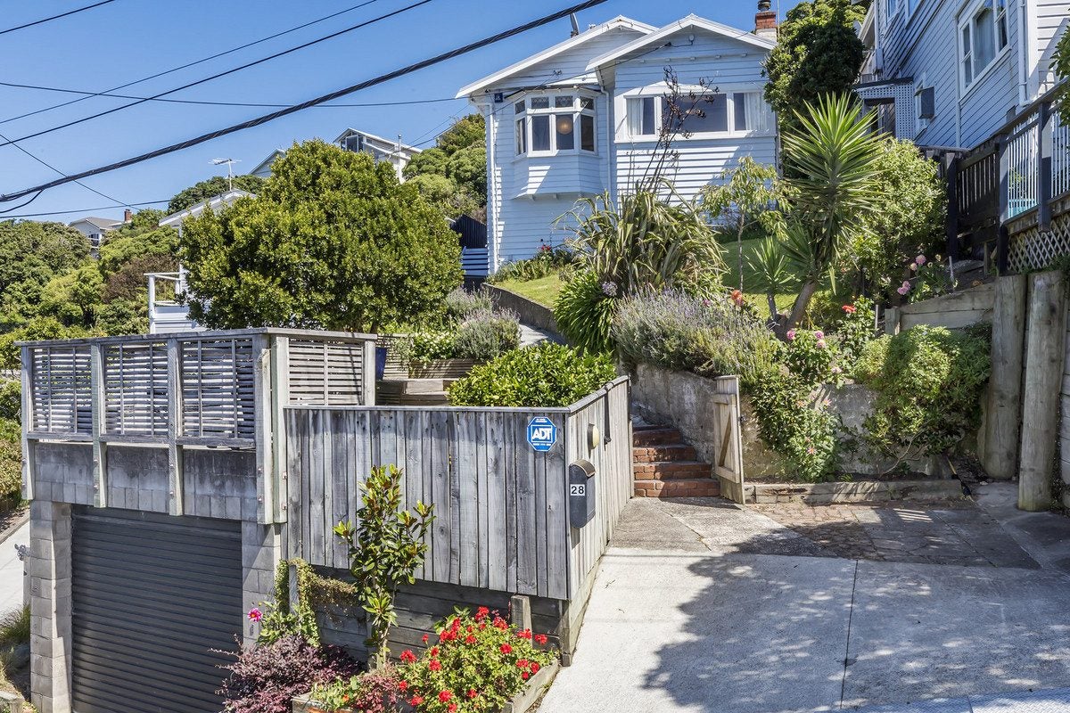 28 Belvedere Road, Hataitai, Wellington - Carousel 1