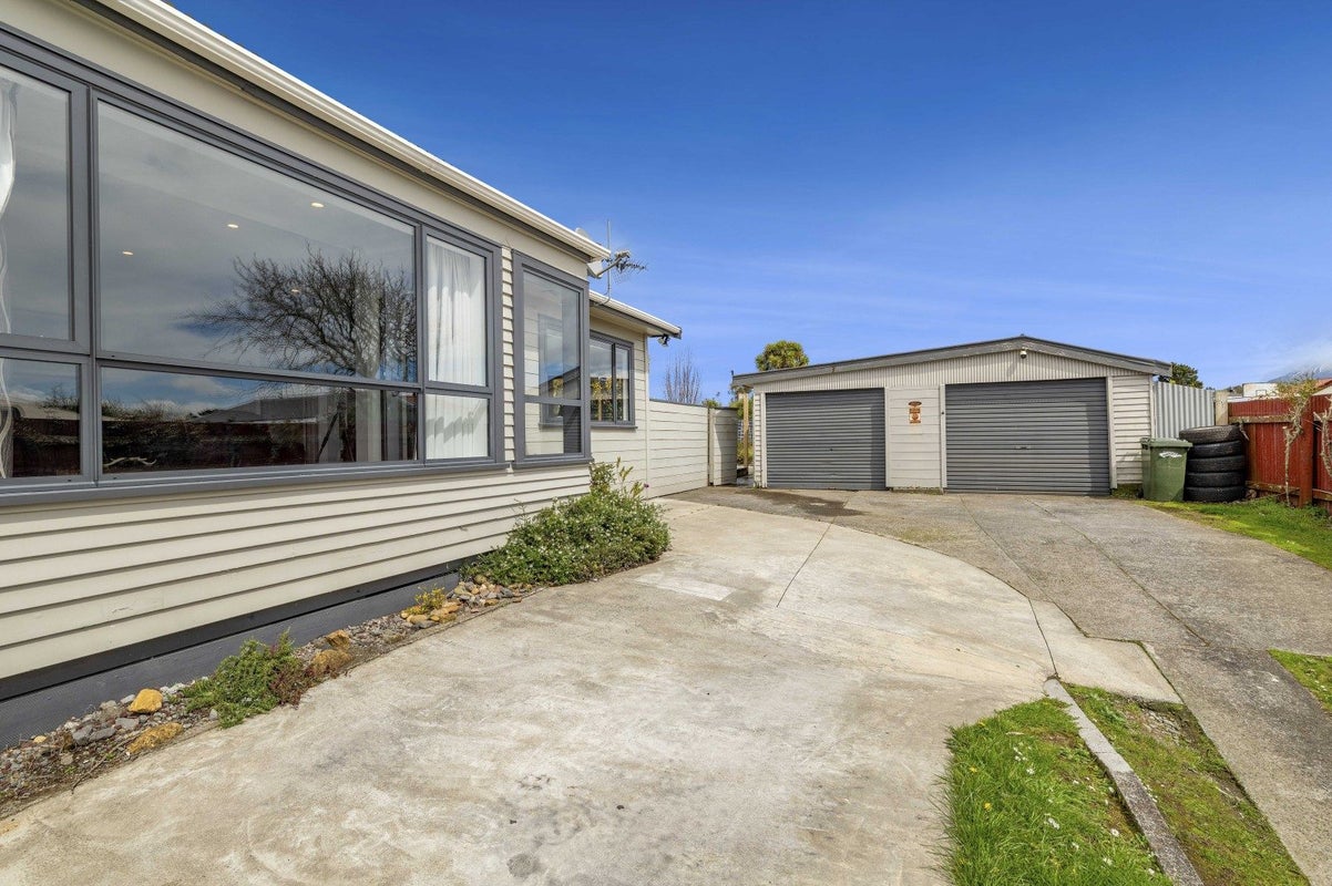 41 Swansea Road, Stratford, Stratford - Carousel 1