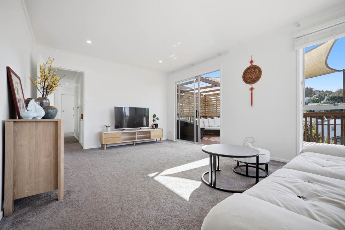 1/12 Wanita Place, Totara Vale, Auckland - Carousel 2