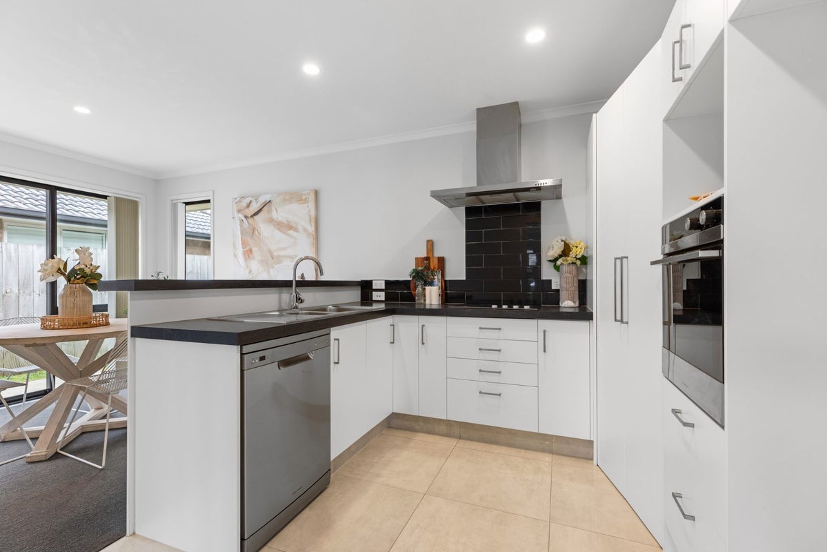 8 Himalayan Close, Judea, Tauranga - Carousel 2
