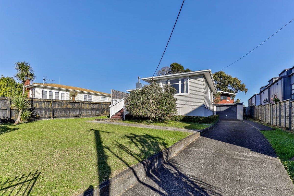 18A Gilliam Street, New Lynn, Auckland - Carousel 2
