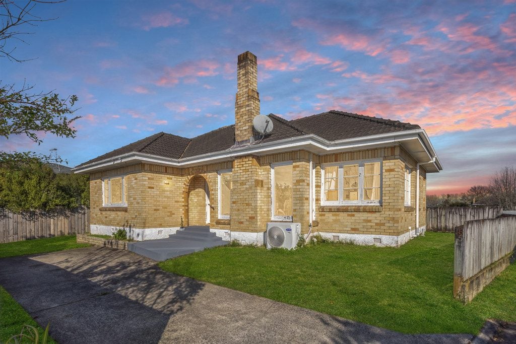15 Carey Street, Maeroa, Hamilton - Carousel 1
