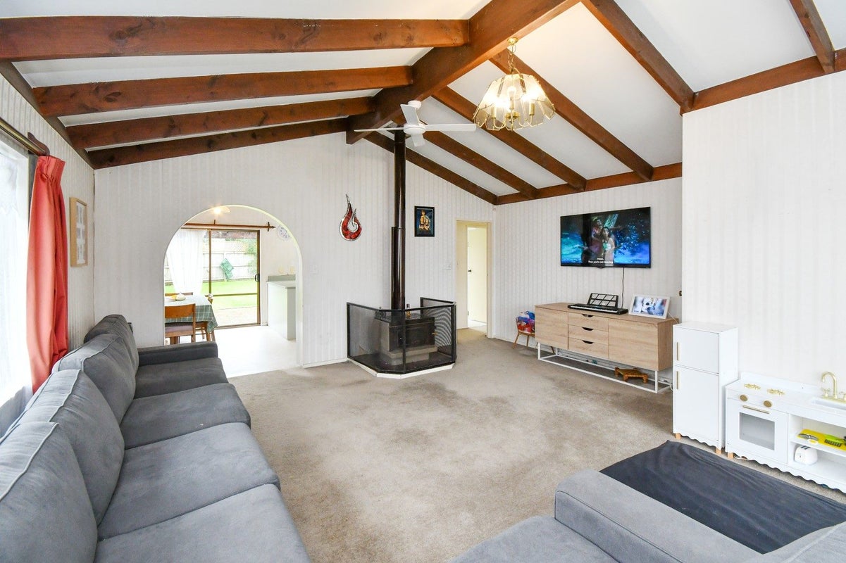 8 Zenith Place, Conifer Grove, Takanini - Carousel 2