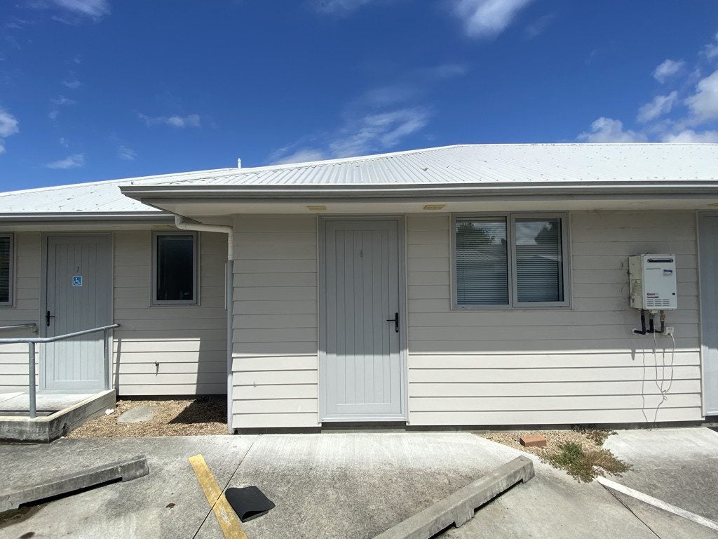 12 Crescent Court, Melville, Hamilton - Carousel 1
